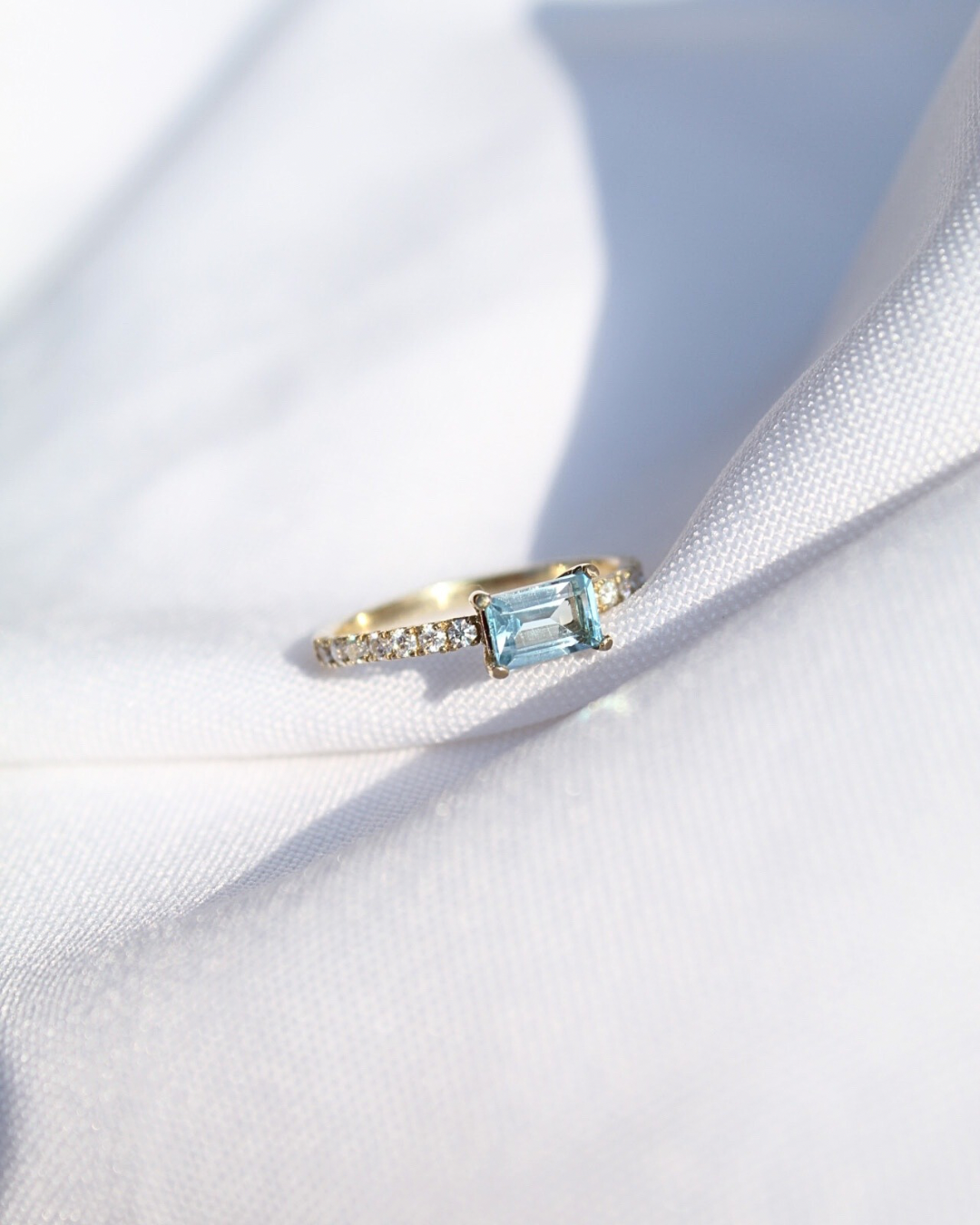 Anillo Topacio azul y Diamantes/Moissanitas en aro — foto 4
