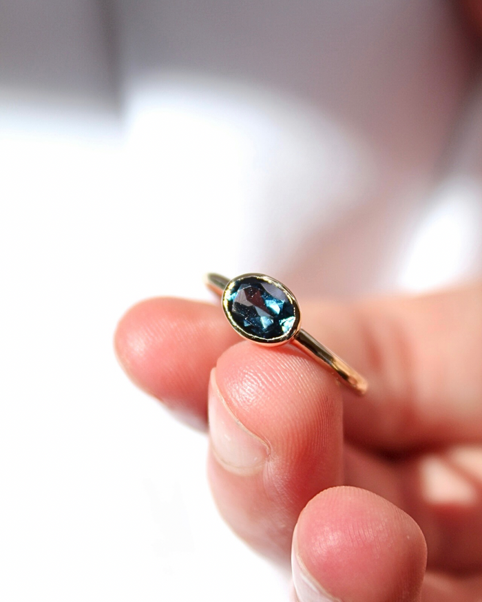 Anillo topacio london oval