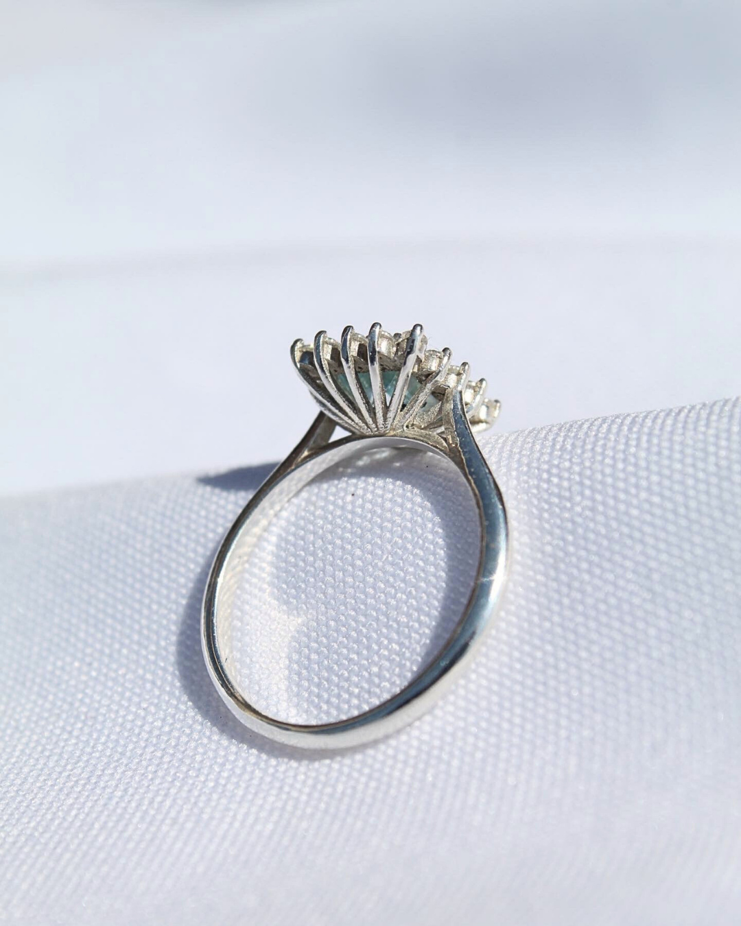 Anillo aguamarina con halo — foto 4