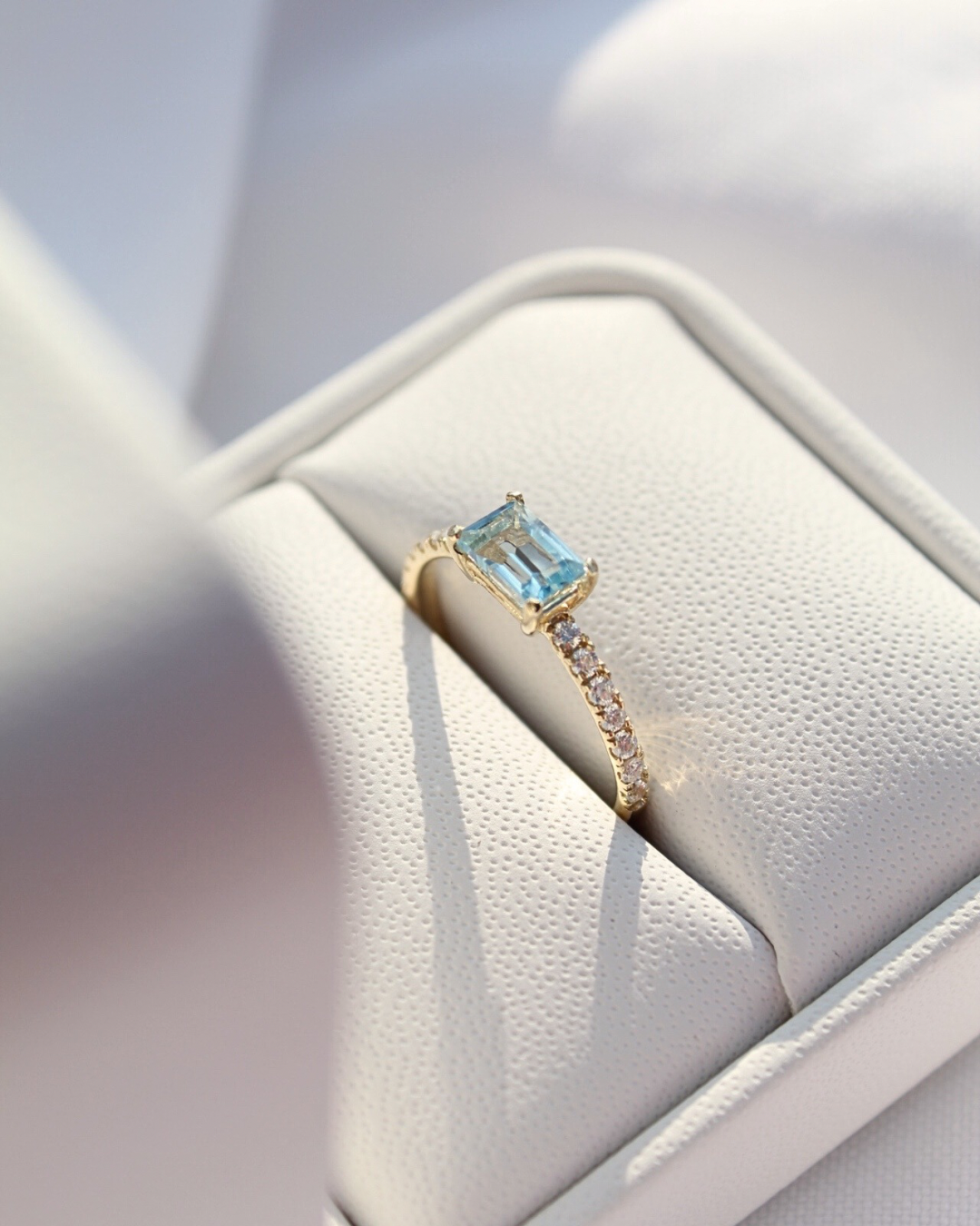 Anillo Topacio azul y Diamantes/Moissanitas en aro — foto 1