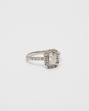 Anillo de compromiso radiant & halo