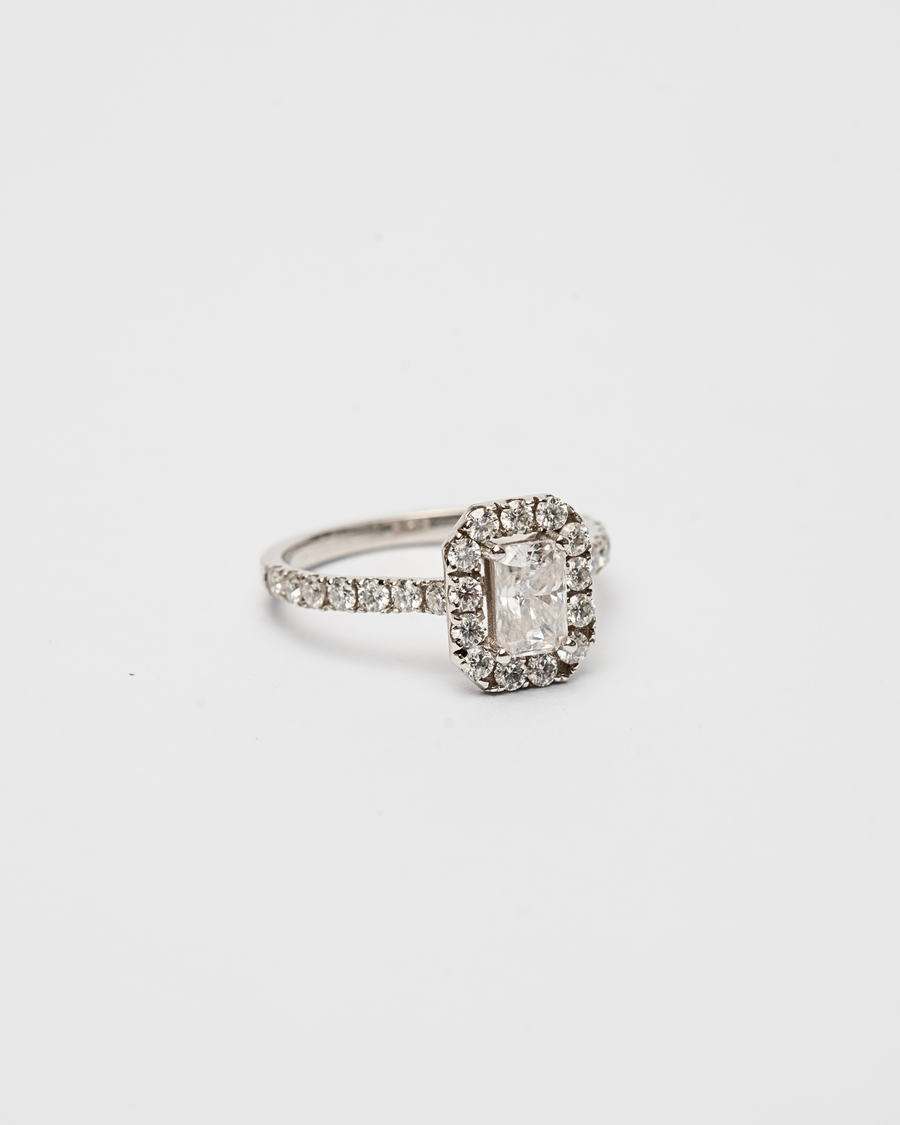 Anillo de compromiso radiant & halo