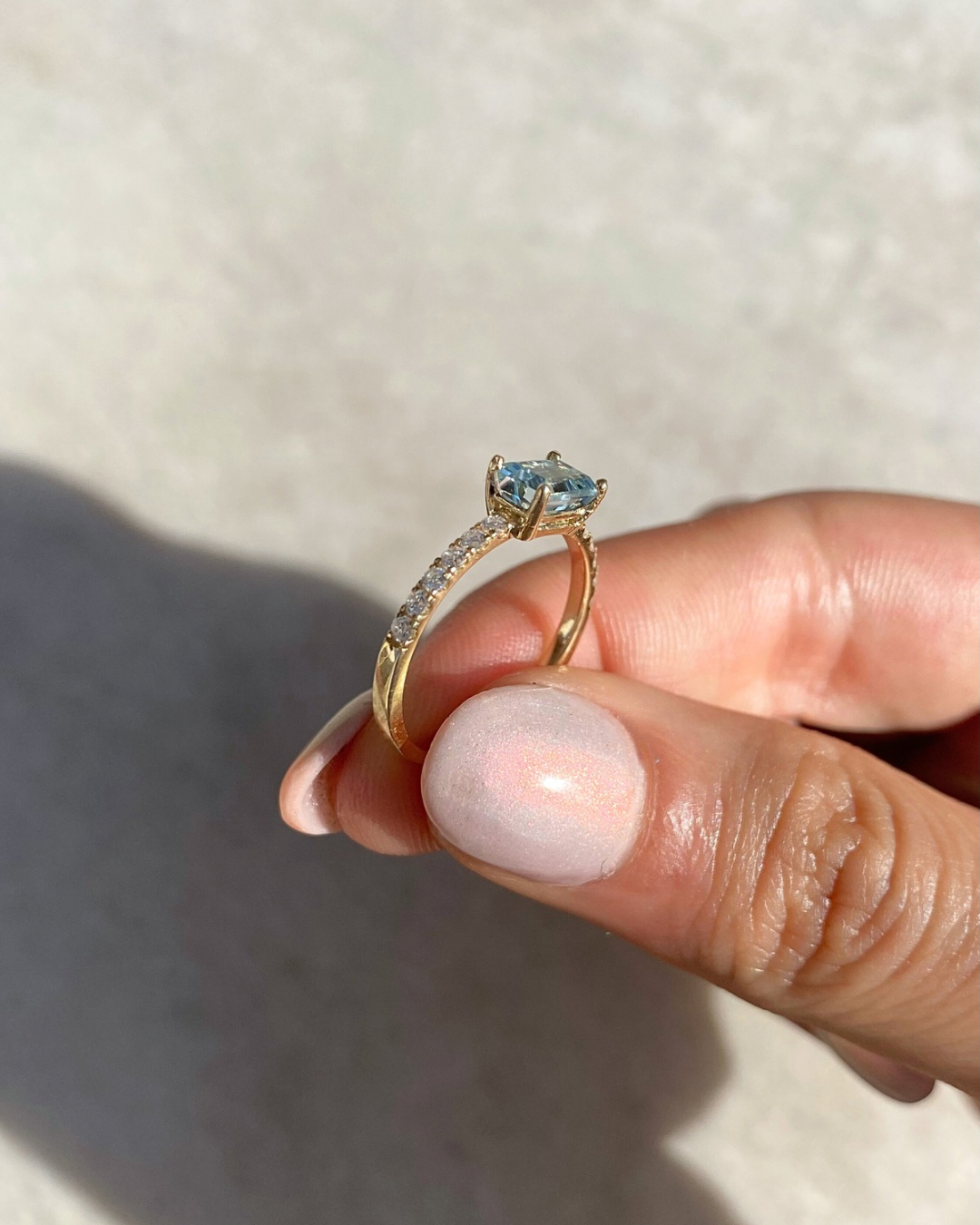 Anillo Topacio azul y Diamantes/Moissanitas en aro — foto 2