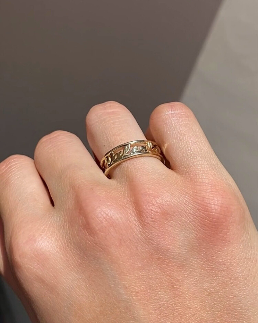 Anillo personalizable con nombre y gema — foto 4
